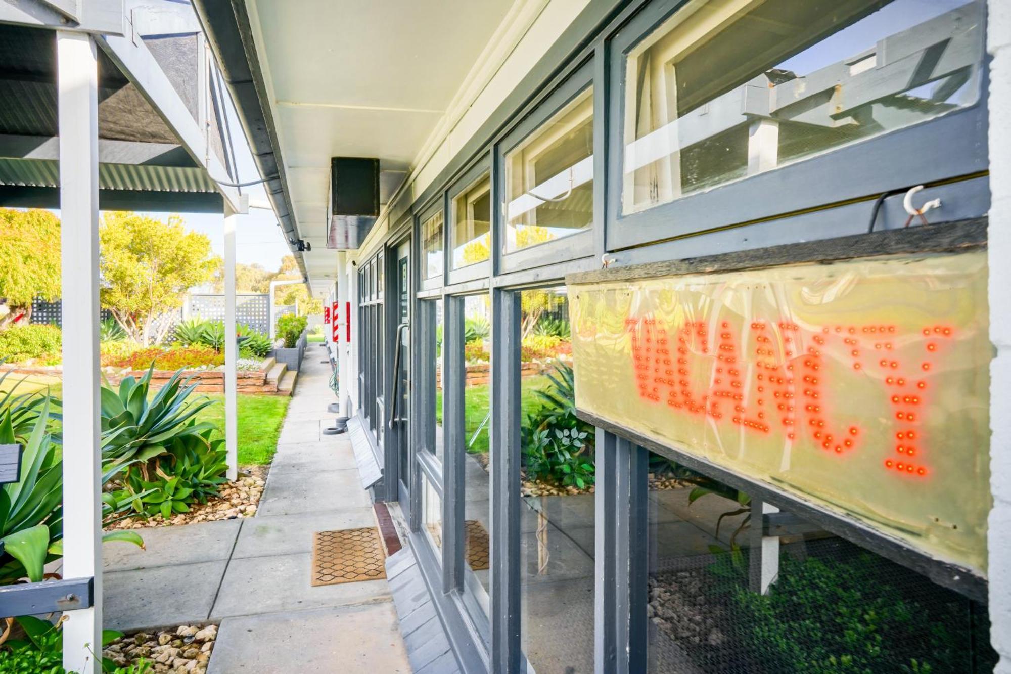 Meningie Waterfront Motel Exterior photo