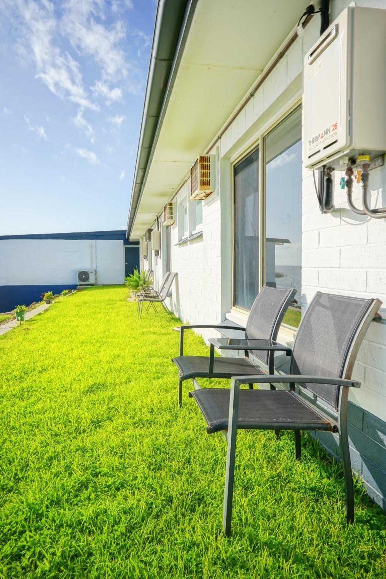 Meningie Waterfront Motel Exterior photo