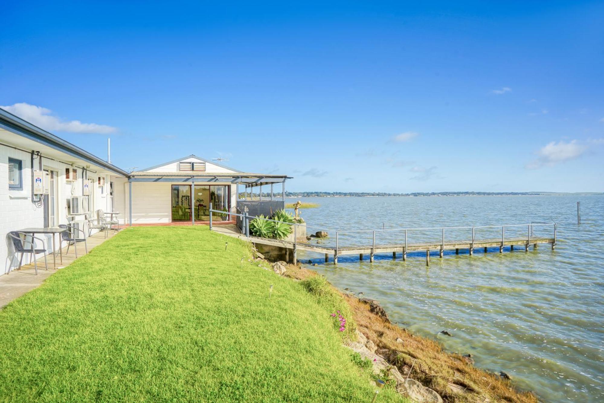 Meningie Waterfront Motel Exterior photo