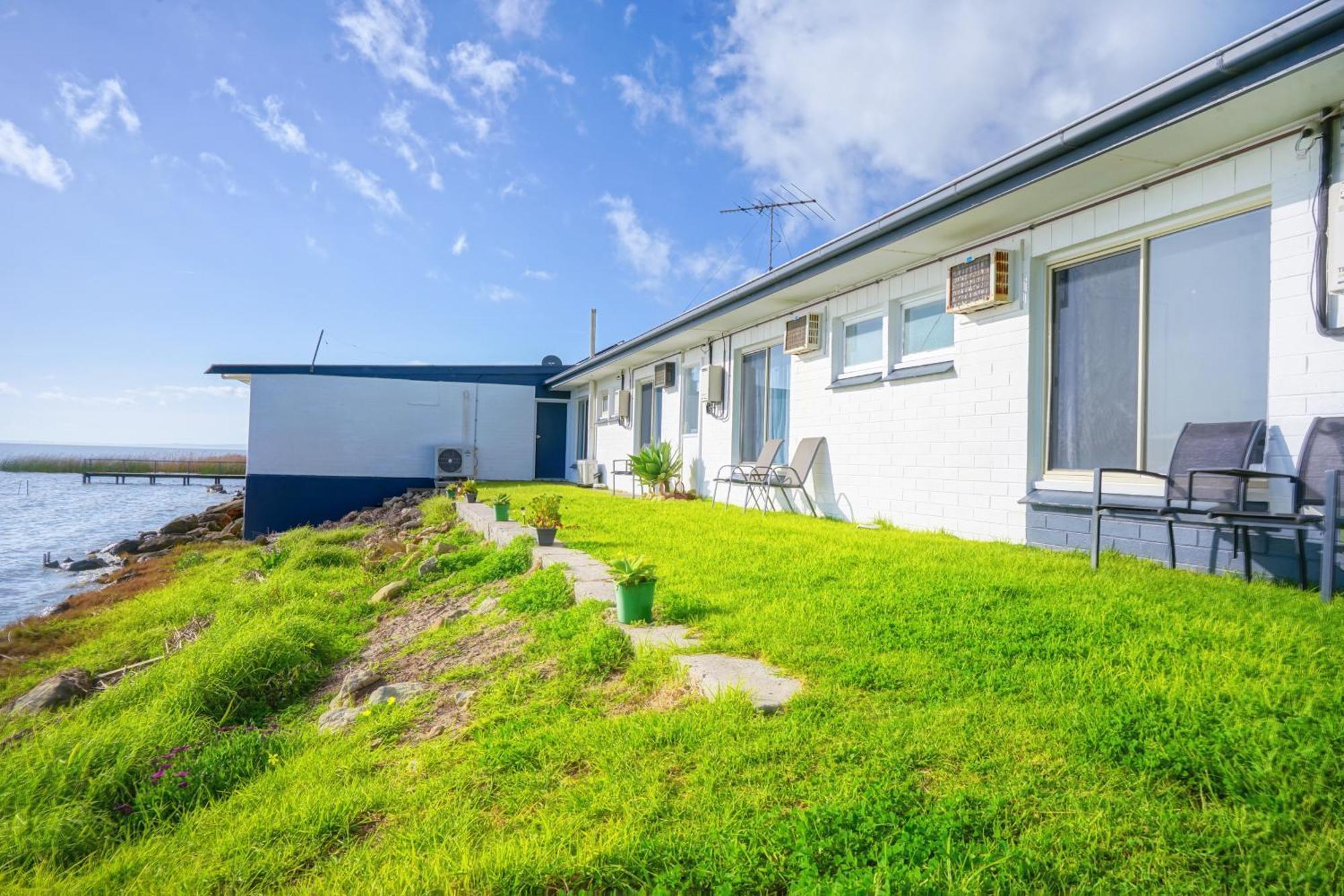 Meningie Waterfront Motel Exterior photo