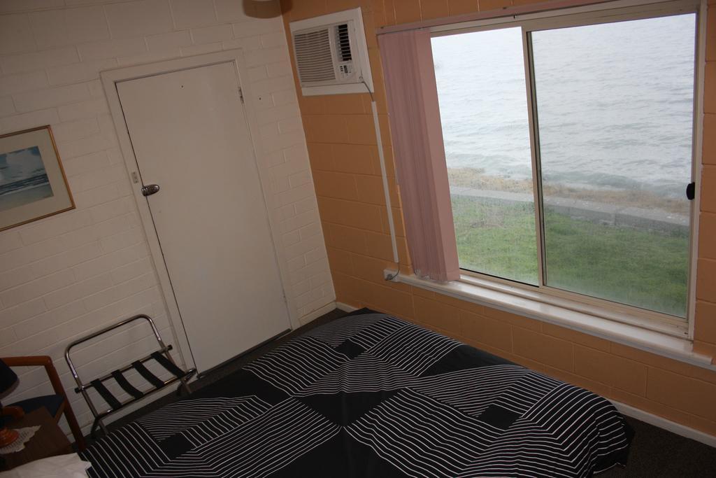 Meningie Waterfront Motel Exterior photo