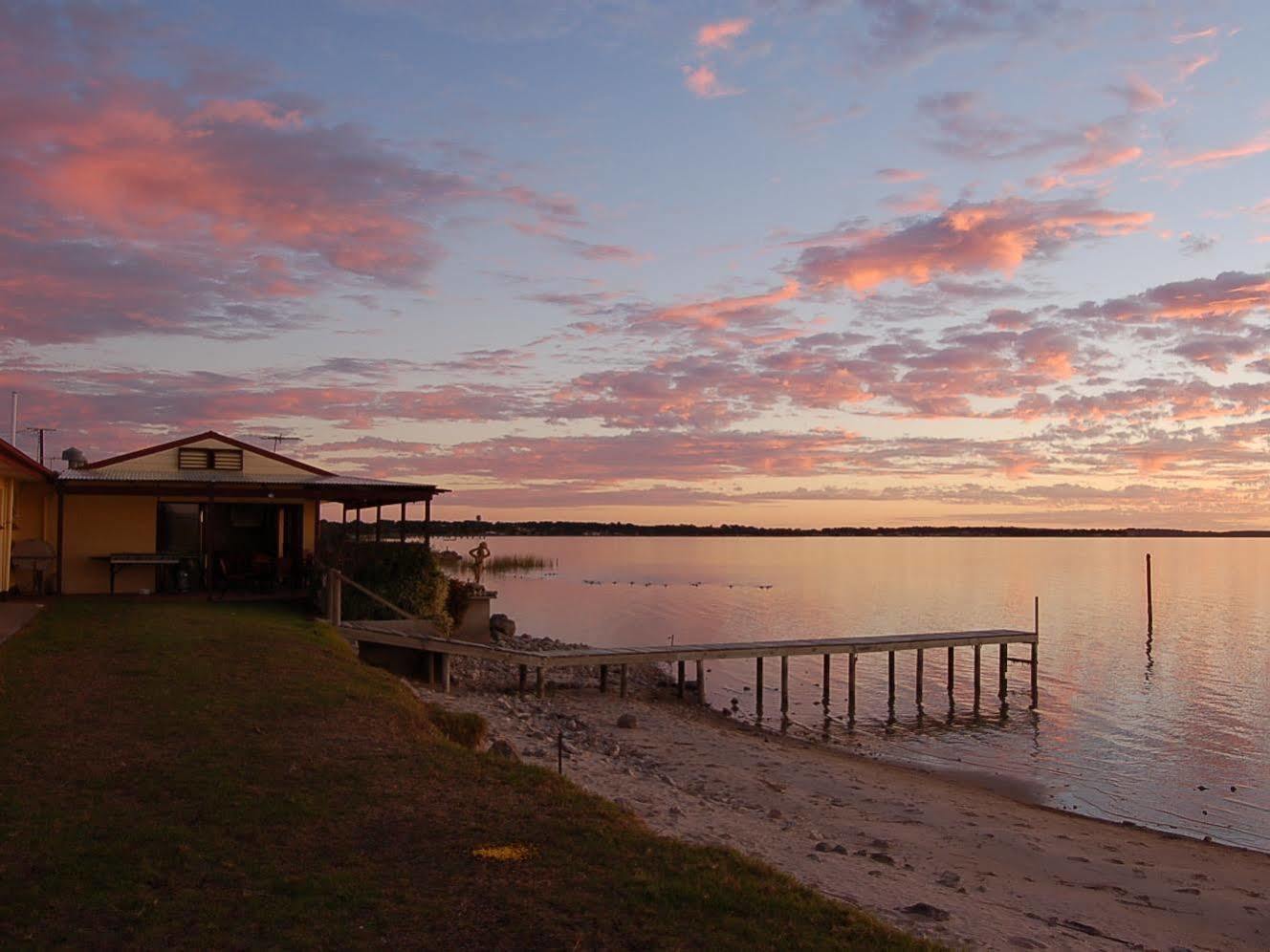 Meningie Waterfront Motel Exterior photo